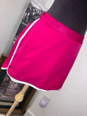 Nike Women’s Fuchsia Skort with White Piping
